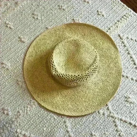 Gap straw hat  - Picture 1 of 4